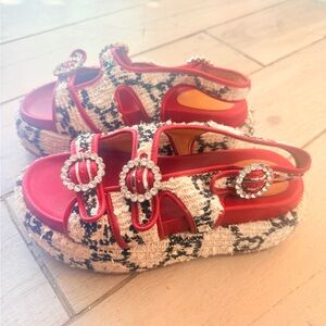 Gucci Stylish Sandals with Rhinestone Buckles